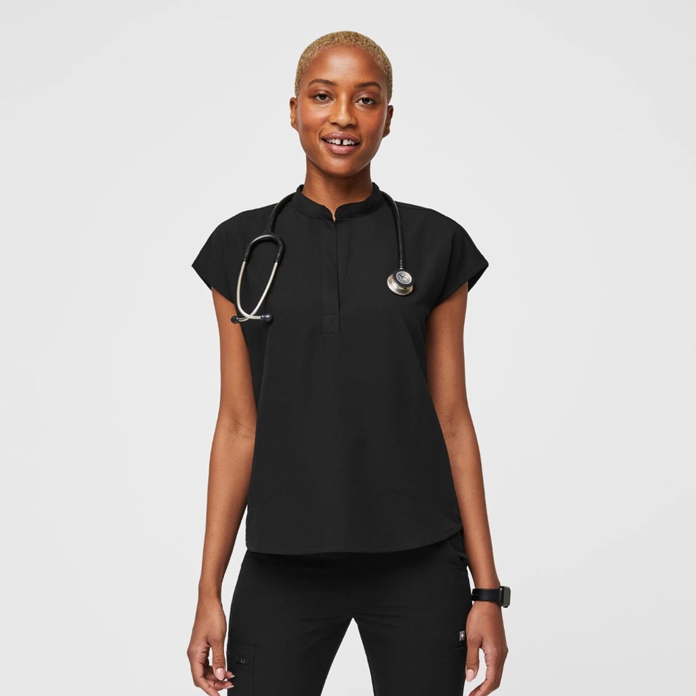 Women’s Figs Rafaela Three Pocket Scrub Top XXS